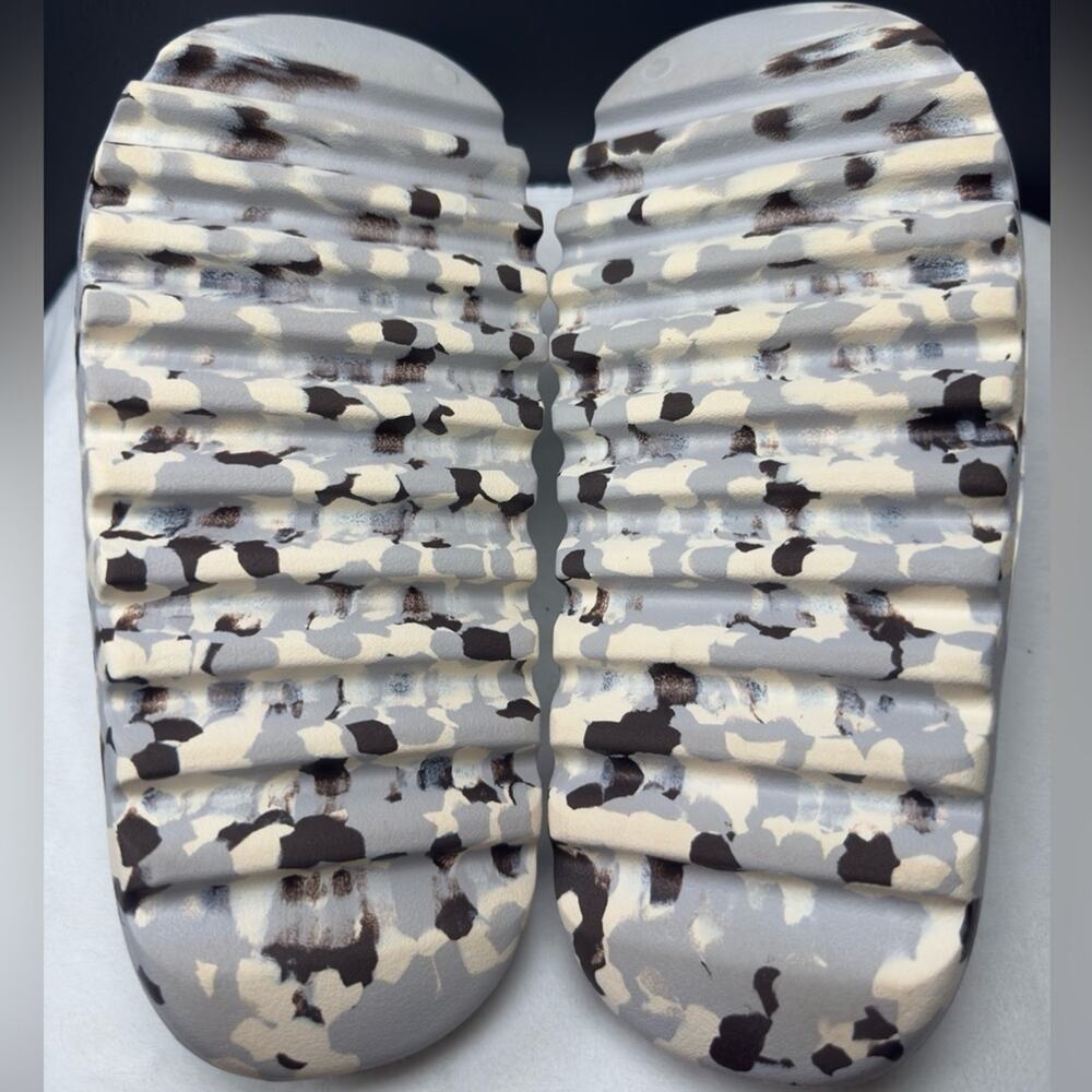 adidas Yeezy Slides ‘MX Granite’ | 11M - Picture 11 of 12